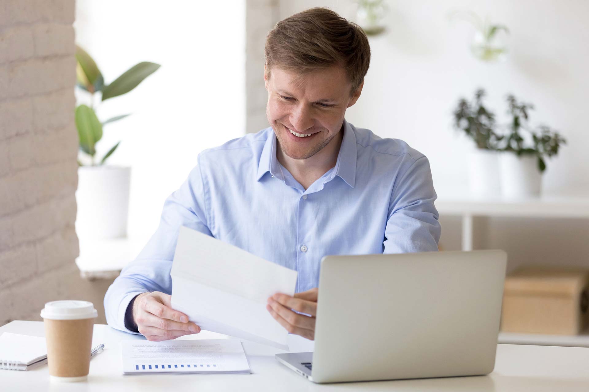 Чоловік отримав дозвіл на проживання в Угорщині