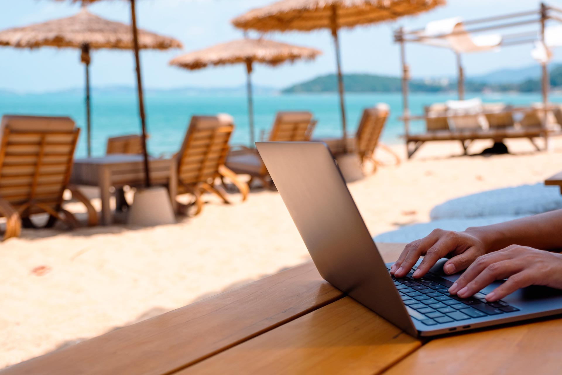 Дівчина оформила дозвіл на проживання в Іспанії для дистанційної роботи