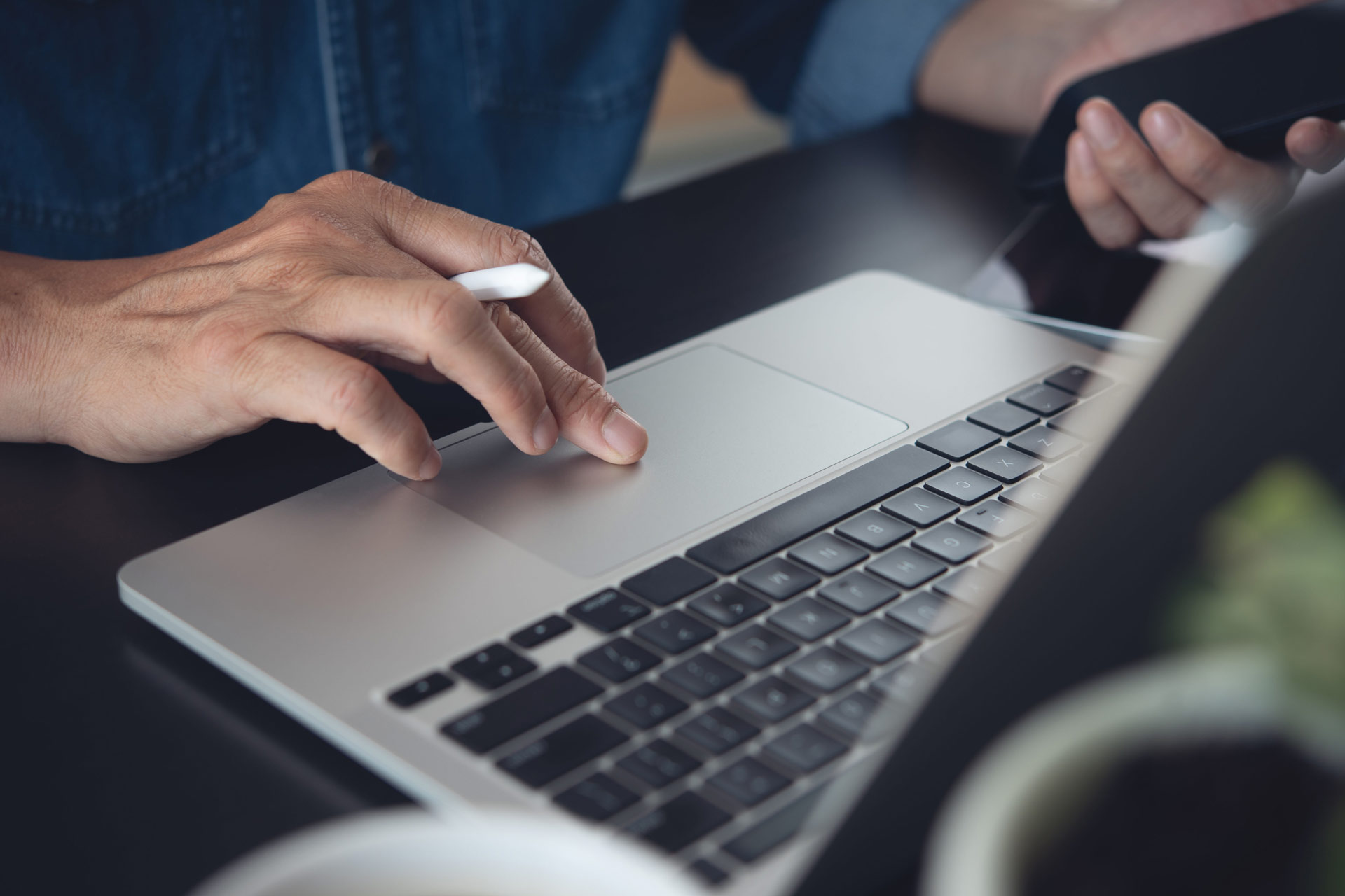 Чоловік отримав дозвіл на проживання в Іспанії для працевлаштування в країні