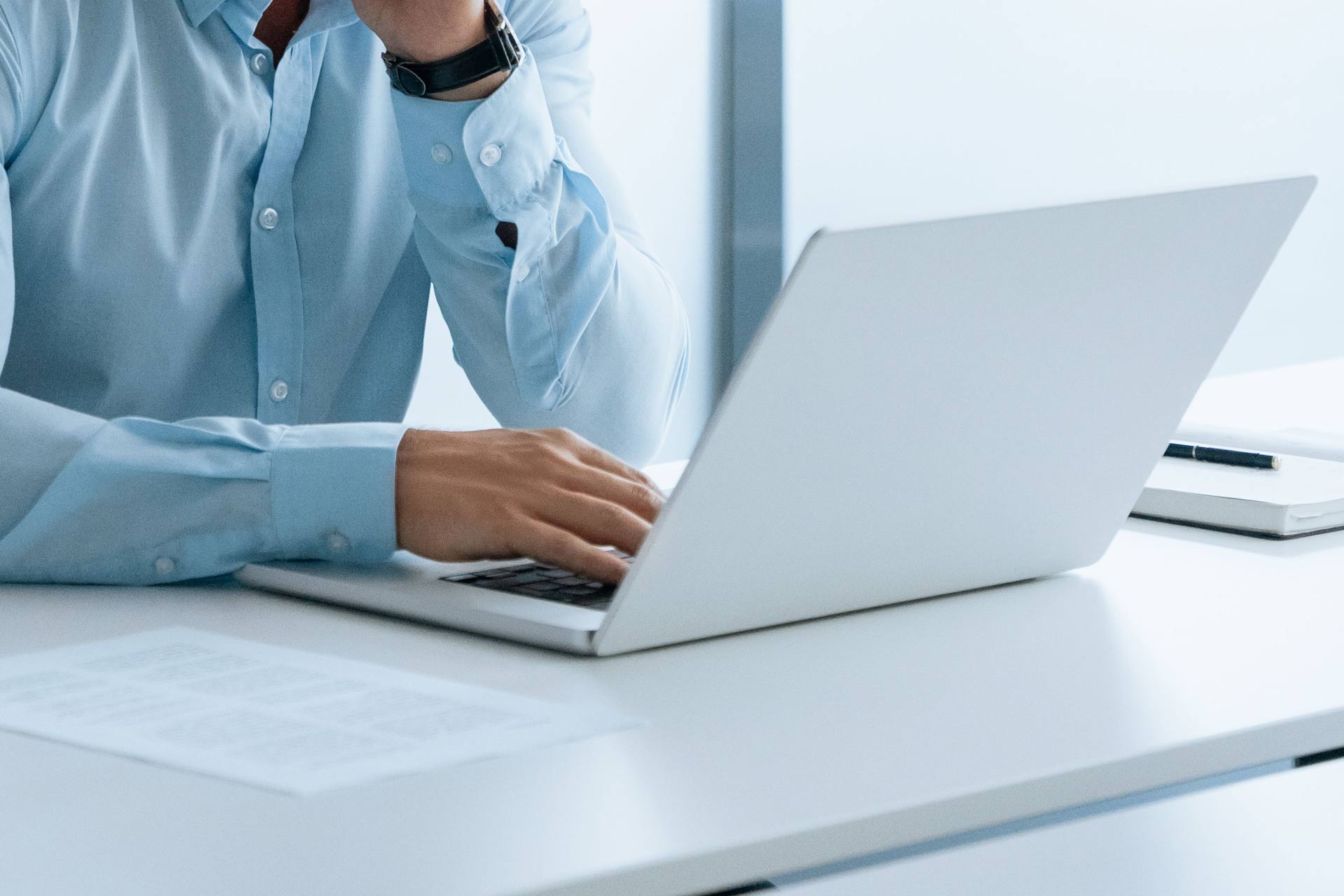 Чоловік оформив посвідку на проживання на Кіпрі через працевлаштування в країні