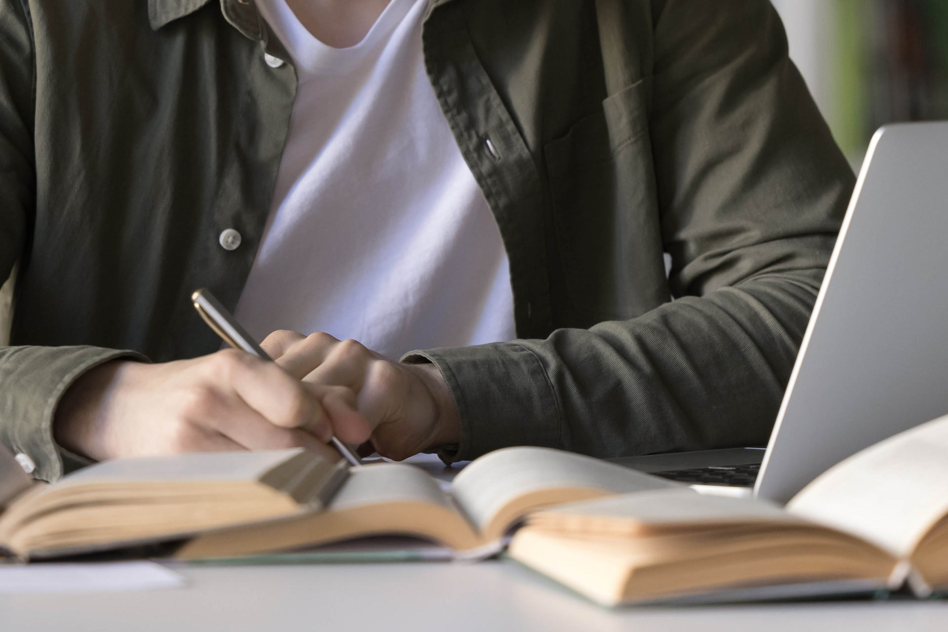 Хлопець переїхав в Естонію та оформив посвідку на проживання для отримання освіти