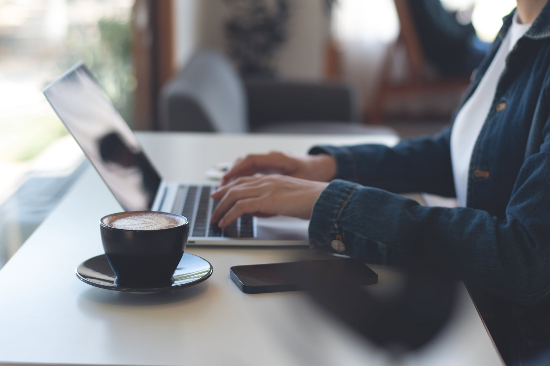 Дівчина оформила посвідку на перебування на Мальті для віддаленої роботи