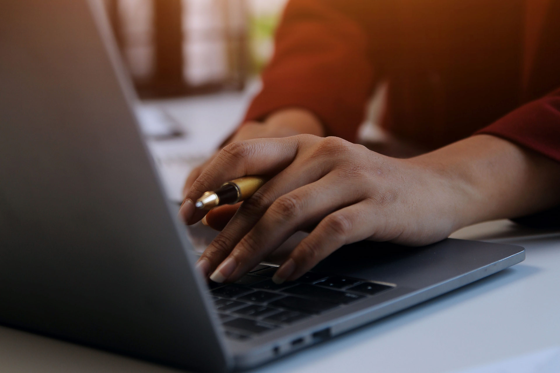 Жінка отримала дозвіл на проживання в Іспанії через працевлаштування в країні