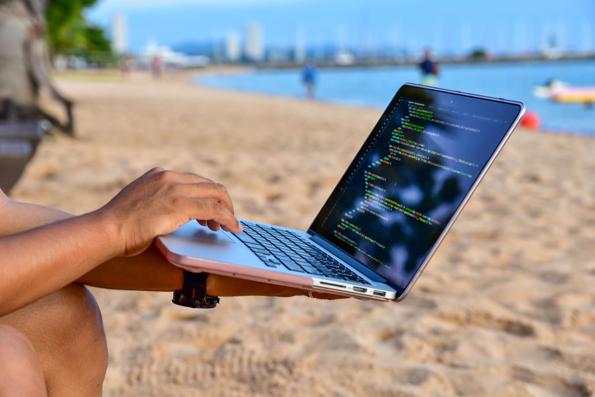 Чоловік отримав дозвіл на проживання в Португалії для цифрових кочівників