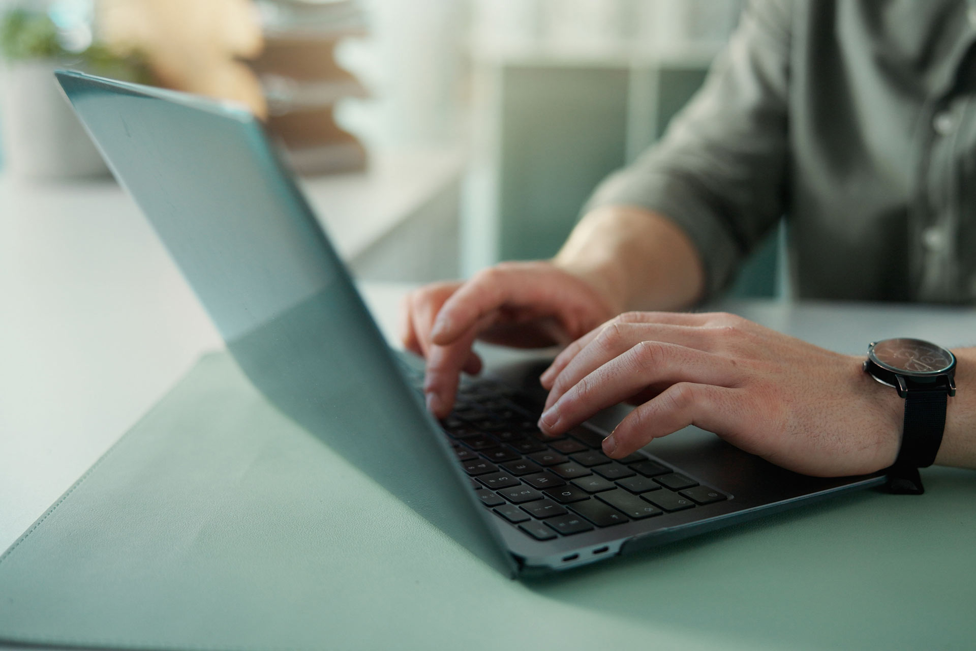 Чоловік отримав посвідку на постійне місце проживання в Болгарії через працевлаштування в країні