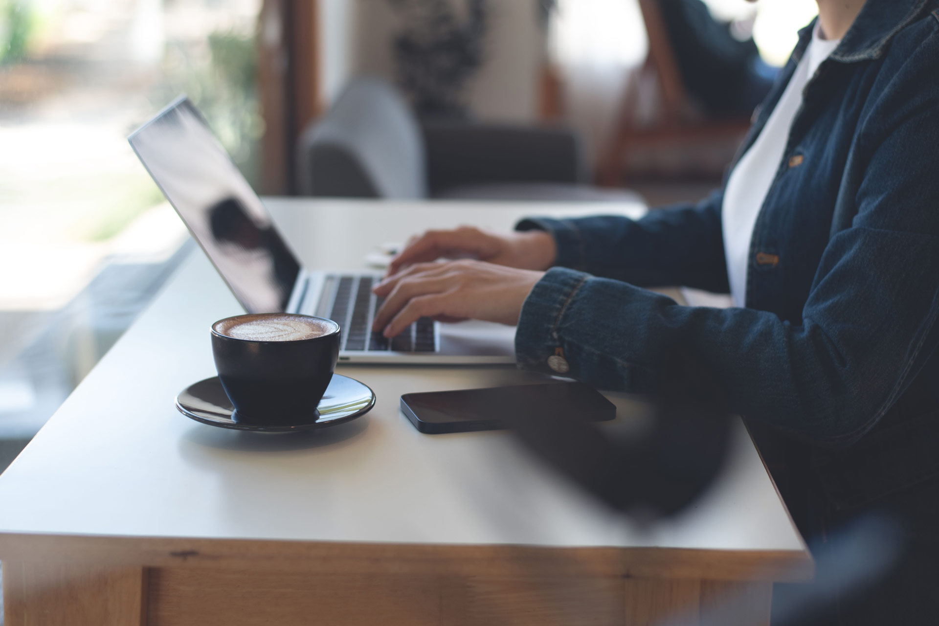 Дівчина отримала ПМП в Італії для цифрових кочівників